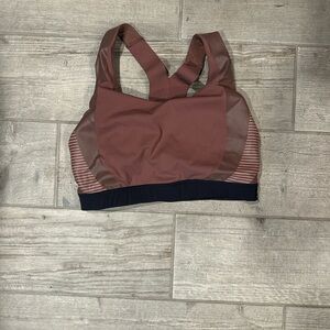 Athleta Allyson Felix Ultimate Legend Sports Bra in Hearth Rose
Small